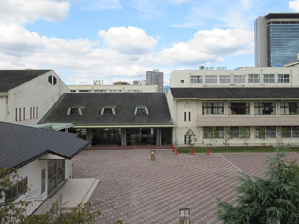【小学校】桃園小学校まで600ｍ