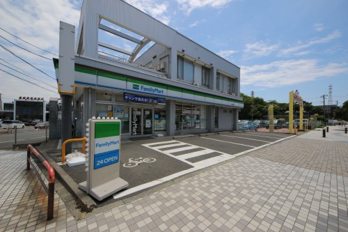 【コンビニエンスストア】ファミリーマート久里浜港前店まで301ｍ