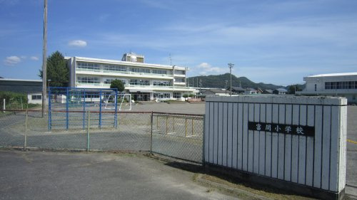 【小学校】山県市立富岡小学校まで1487ｍ