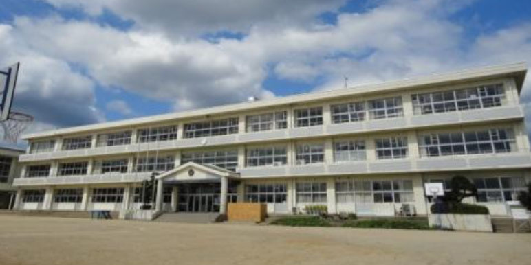 【小学校】美濃市立藍見小学校まで1487ｍ
