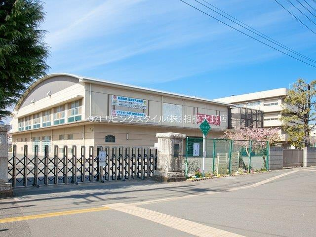 【中学校】厚木市立厚木中学校まで916ｍ