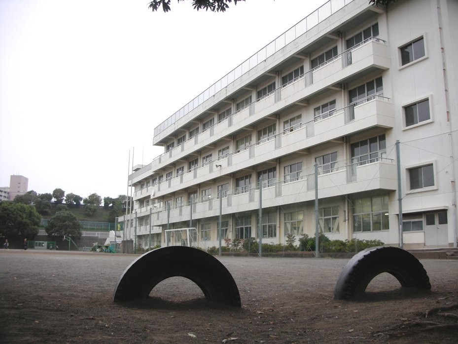 【小学校】座間市立立野台小学校まで667ｍ