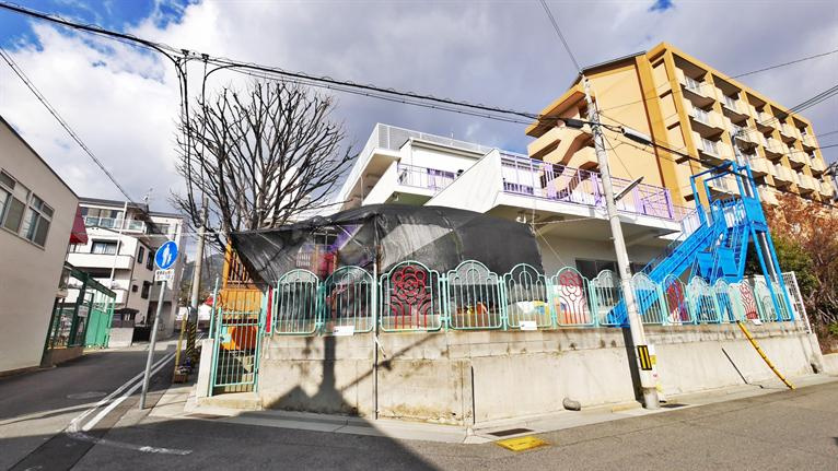 【幼稚園】ホザナ幼稚園まで566ｍ