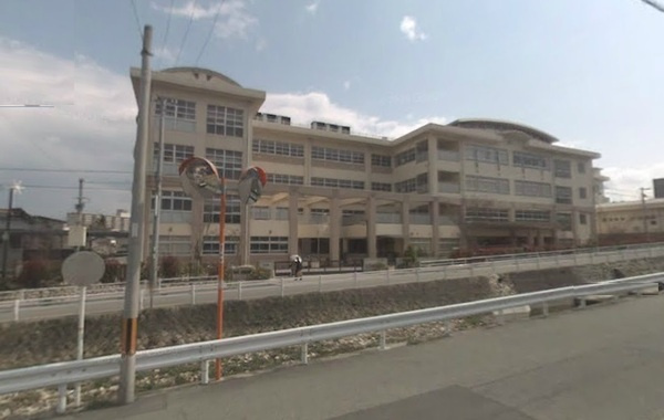 【小学校】宝塚市立宝塚第一小学校まで300ｍ