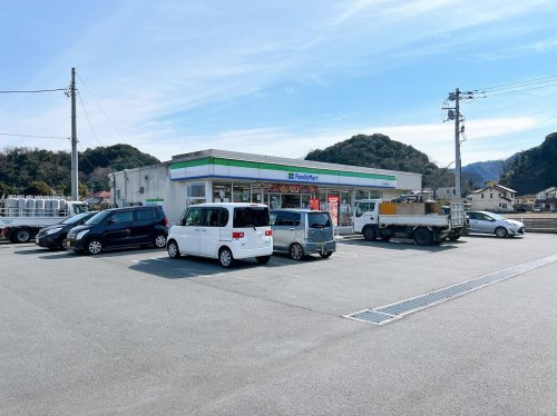 【コンビニエンスストア】ファミリーマート　清水町徳倉南店まで631ｍ