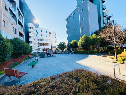 【公園】鶴川駅前みちのべ公園まで166ｍ