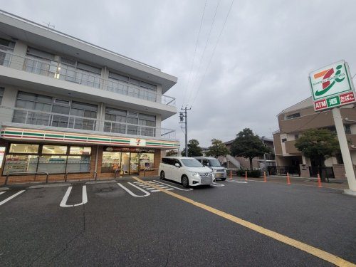 【コンビニエンスストア】セブン-イレブン　阪急塚口駅東店まで71ｍ