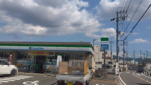 【コンビニエンスストア】ファミリーマート　東鴻池店まで611ｍ