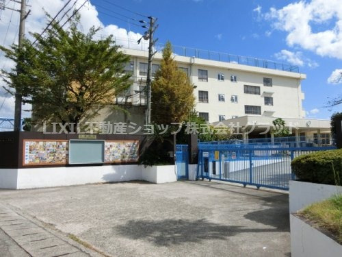 【小学校】大東市立灰塚小学校まで978ｍ