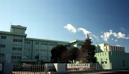 【小学校】厚木市立　三田小学校まで923ｍ