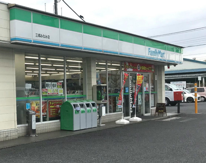 【コンビニエンスストア】ファミリーマート　三郷戸ヶ崎店まで265ｍ