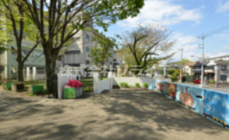 【小学校】日高市立高根小中学校まで900ｍ