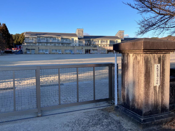 【小学校】土岐市立泉小学校まで1058ｍ