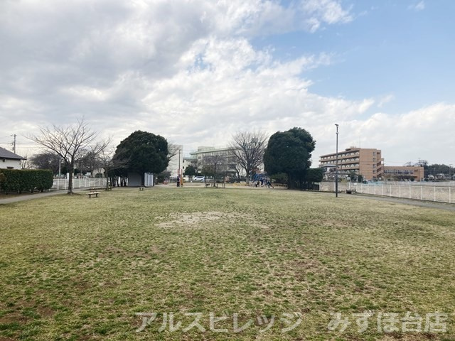 【公園】前沼公園まで869ｍ