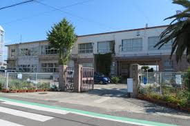 【中学校】泉南市立西信達中学校まで608ｍ