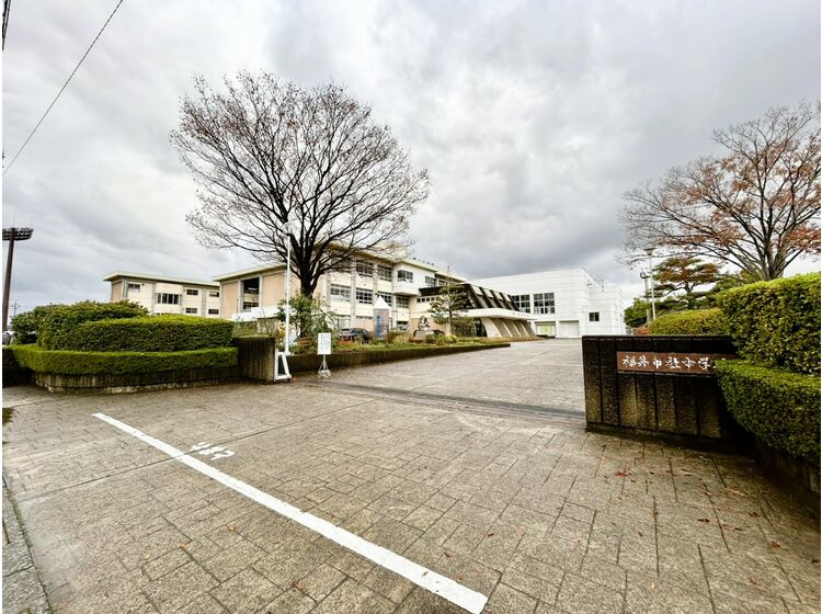 【中学校】社中学校まで1773ｍ