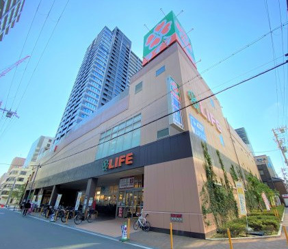 【スーパー】ライフ堺筋本町店まで166ｍ