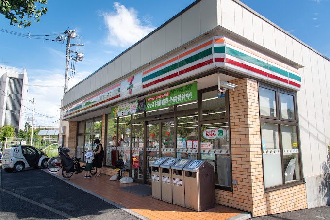 【コンビニエンスストア】セブンイレブン　足立西綾瀬3丁目店まで528ｍ