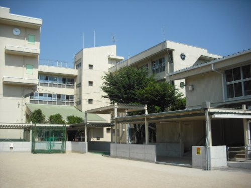【小学校】高知市立旭東小学校まで606ｍ
