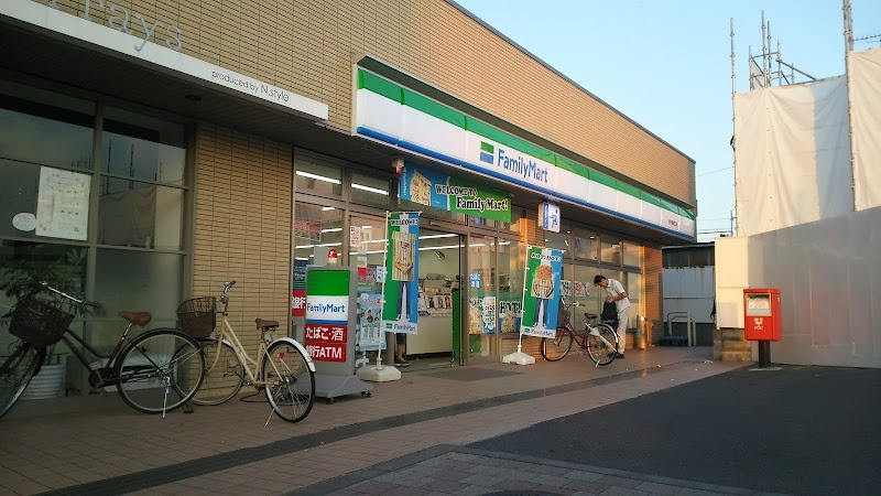 【コンビニエンスストア】ファミリーマート　幸手駅東口店まで644ｍ