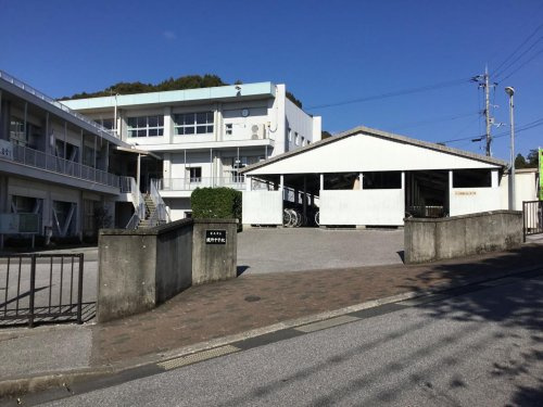 【小学校】香美市鏡野中学校まで2172ｍ