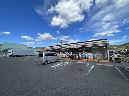 【コンビニエンスストア】セブンイレブン　竹原中央店まで449ｍ