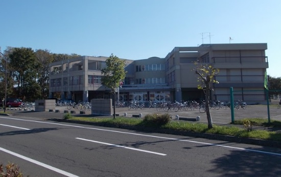 【中学校】石狩市立樽川中学校まで708ｍ