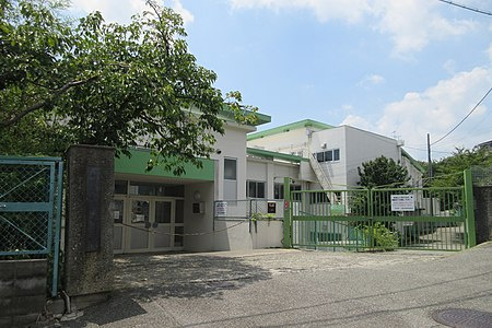 【小学校】川西市立桜が丘小学校まで1357ｍ