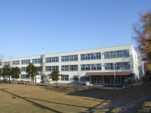 【小学校】札幌市立月寒小学校まで450ｍ
