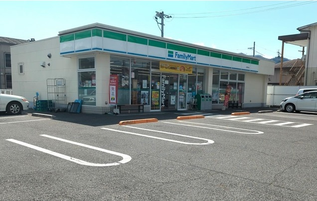 【コンビニエンスストア】ファミリーマート　三原宮沖店まで715ｍ