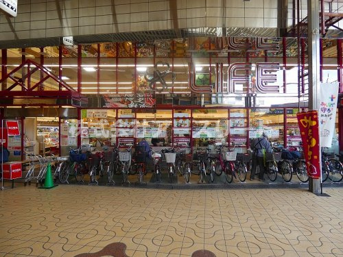 【スーパー】ライフ　岡町店まで528ｍ