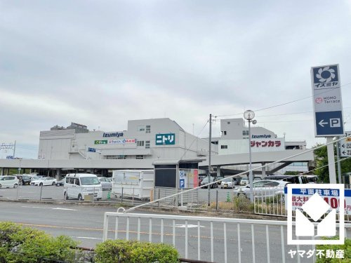 【スーパー】Izumiya(イズミヤ)　六地蔵店まで615ｍ