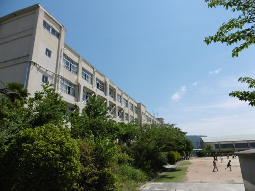 【小学校】高槻市立日吉台小学校まで1358ｍ