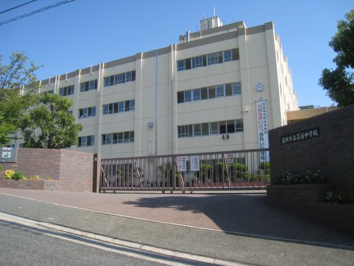 【中学校】高槻市立芝谷中学校まで1819ｍ