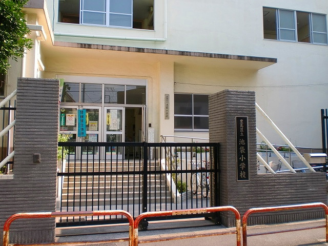 【小学校】豊島区立池袋小学校まで307ｍ