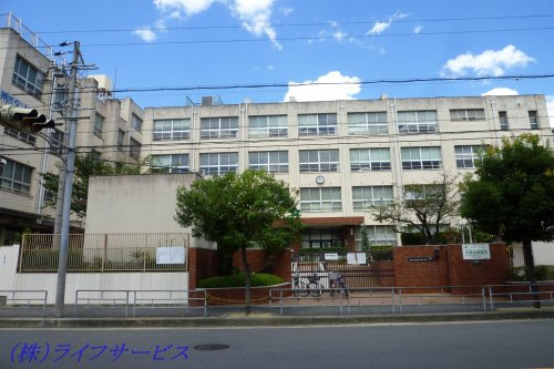 【小学校】新東三国小学校まで151ｍ