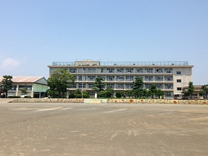 【小学校】平塚市立富士見小学校まで678ｍ