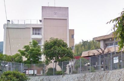 【小学校】己斐上小学校まで779ｍ