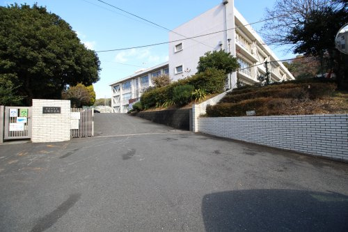 【中学校】横須賀市立公郷中学校まで942ｍ
