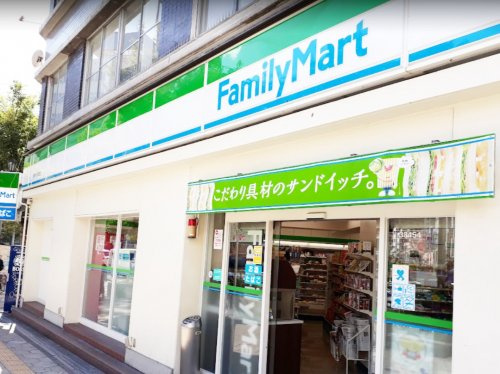 【コンビニエンスストア】ファミリーマート　谷町千日前通店まで169ｍ
