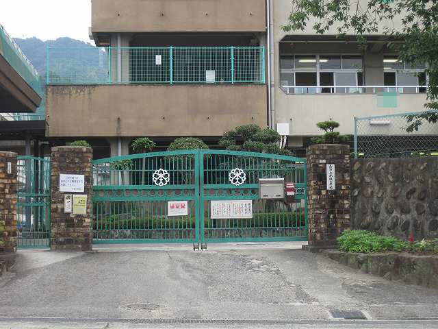 【小学校】本通小学校まで612ｍ