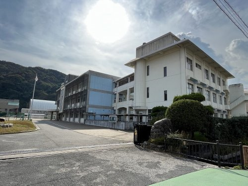 【中学校】和木中学校まで777ｍ