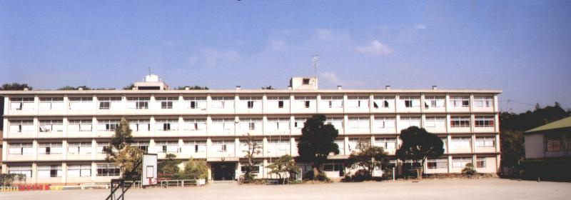 【小学校】三浦市立上宮田小学校まで264ｍ