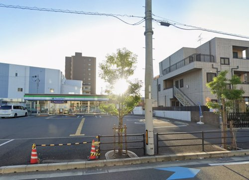 【コンビニエンスストア】ファミリーマート　東大阪御厨栄町店まで538ｍ