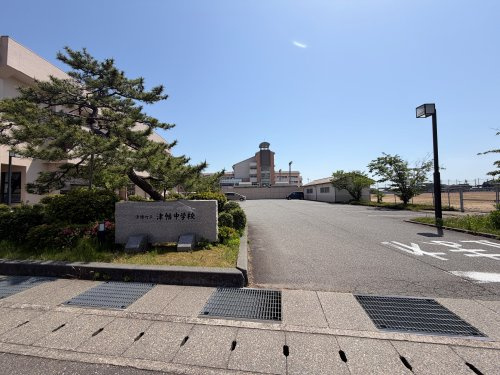 【中学校】津幡町立津幡中学校まで737ｍ