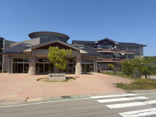 【小学校】津幡小学校まで814ｍ