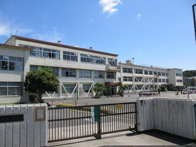 【小学校】由井第二小学校まで721ｍ
