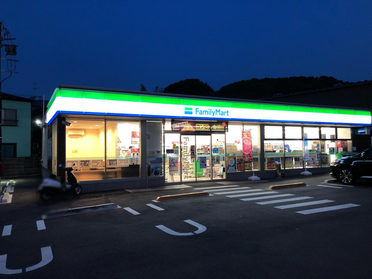 【コンビニエンスストア】ファミリーマート　日本文化大入口店まで611ｍ