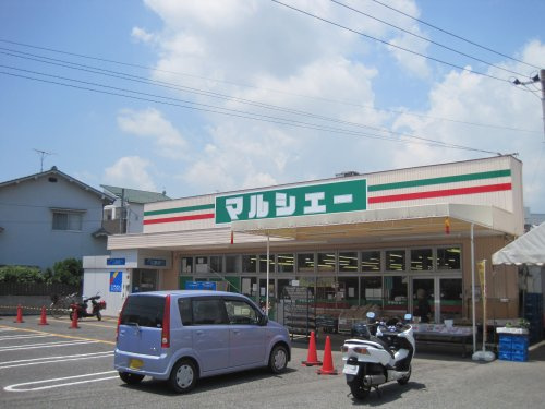 【スーパー】マルシェー　佐方店まで679ｍ