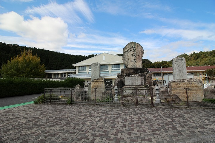 【小学校】友和小学校まで1751ｍ